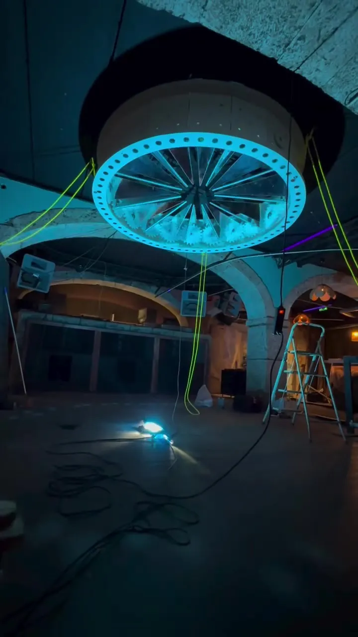 Santuário Lisboa – Reflecting magic – a kinetic installation that floats above the heads of the audience.